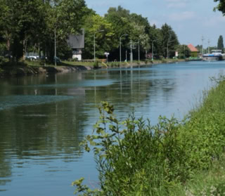 Direkt am Stichkanal